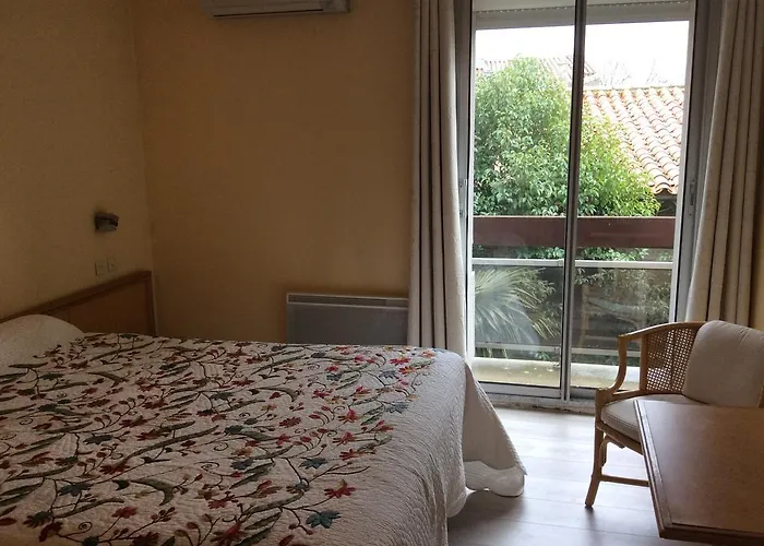 Отель Bristol 3*