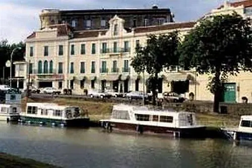 Bristol Отель 3*